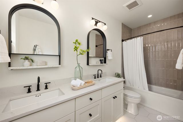 6555 Ridge Lane NE, Bainbridge Island, WA 98110