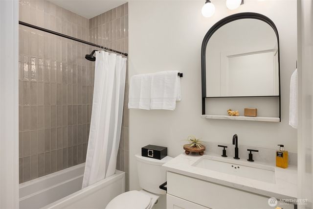 6555 Ridge Lane NE, Bainbridge Island, WA 98110