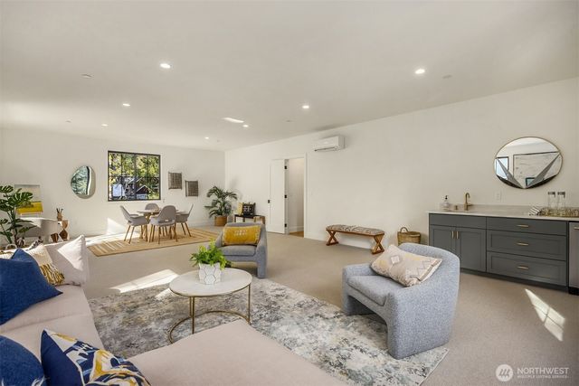 6555 Ridge Lane NE, Bainbridge Island, WA 98110