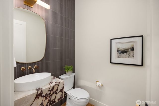 6555 Ridge Lane NE, Bainbridge Island, WA 98110