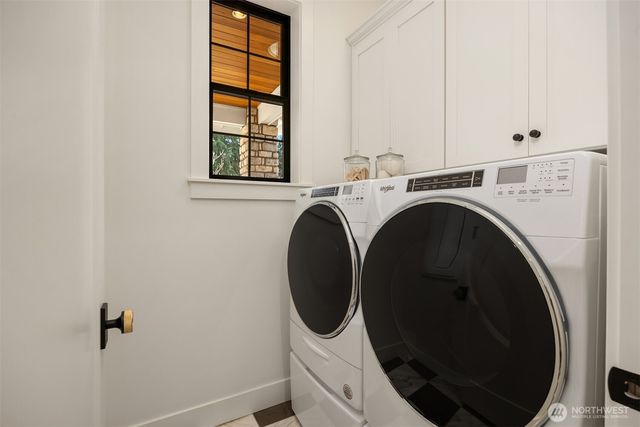 6555 Ridge Lane NE, Bainbridge Island, WA 98110