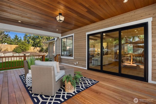 6555 Ridge Lane NE, Bainbridge Island, WA 98110