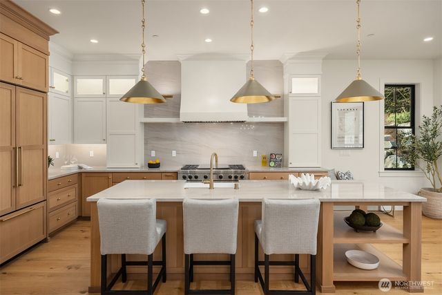 6555 Ridge Lane NE, Bainbridge Island, WA 98110