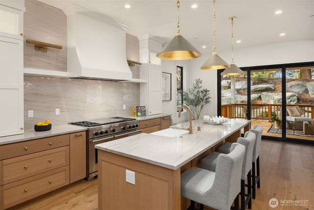 6555 Ridge Lane NE, Bainbridge Island, WA 98110