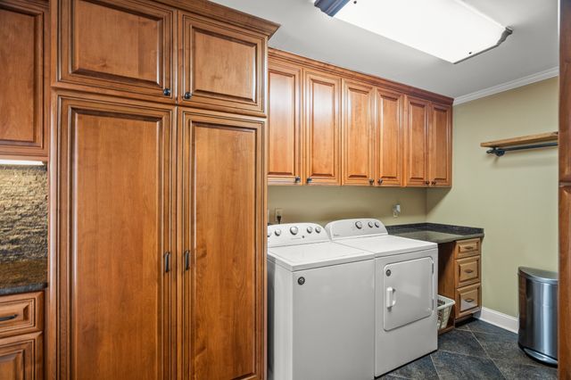 633 Bay Point Dr, Gallatin, TN 37066