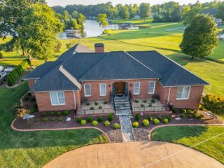 633 Bay Point Dr, Gallatin, TN 37066