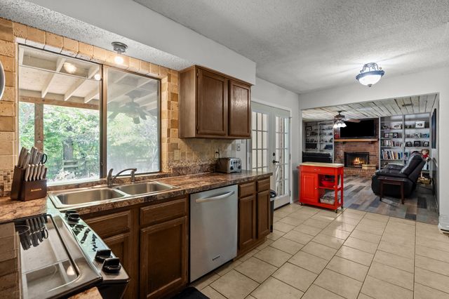 3902 Brookgate Court, Arlington, TX 76016