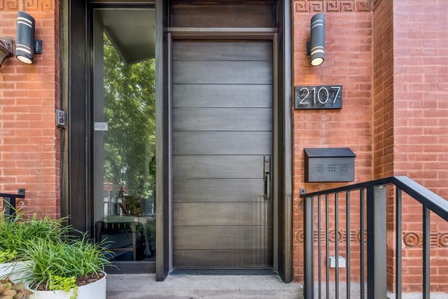 2107 W Erie Street, Chicago, IL 60612