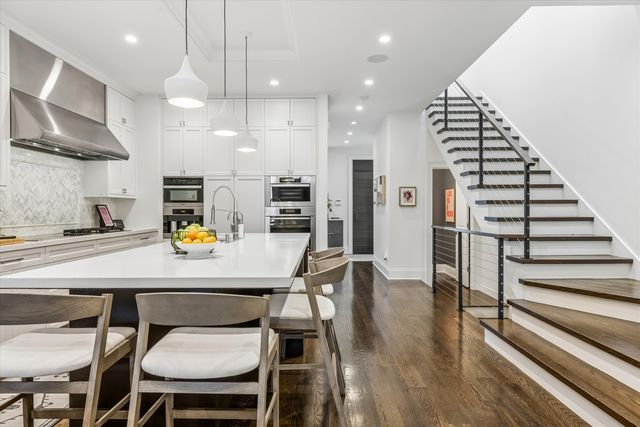 2107 W Erie Street, Chicago, IL 60612