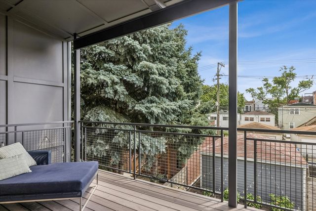 2107 W Erie Street, Chicago, IL 60612