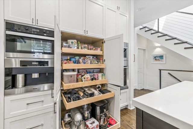 2107 W Erie Street, Chicago, IL 60612