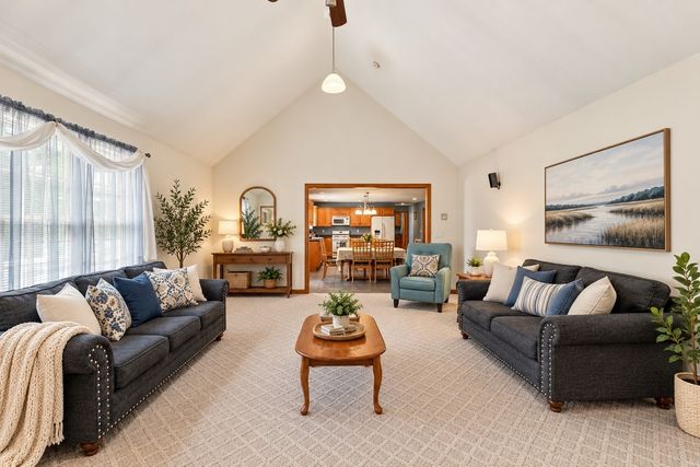 473 Main Street, Hudson, MA 01749