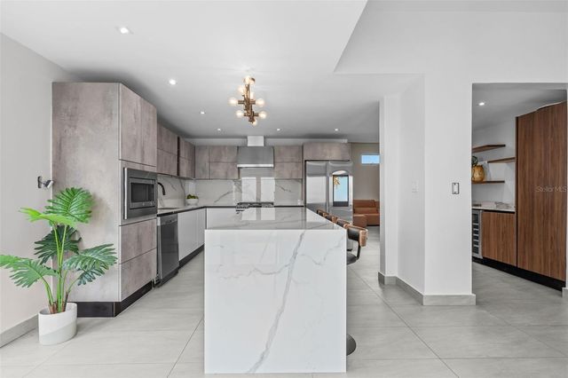 JJ-12 CALLE ROSA DE LOS VIENTOS, Dorado, PR 00646