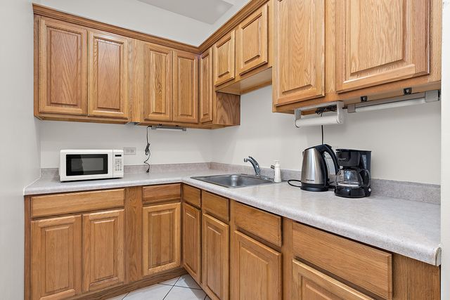 12508 S Harlem Avenue B, Palos Heights, IL 60463