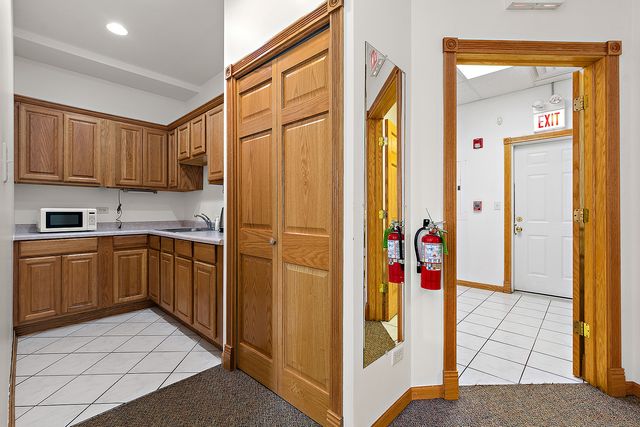 12508 S Harlem Avenue B, Palos Heights, IL 60463