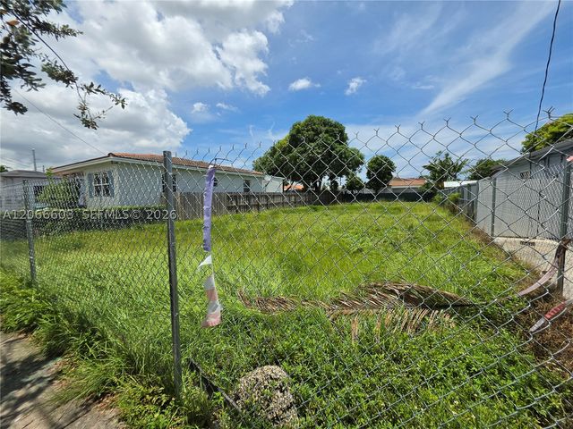 231 NW 62nd Ave, Miami, FL 33126