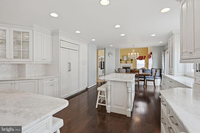 11 EQUESTRIAN LN, Cherry Hill, NJ 08003