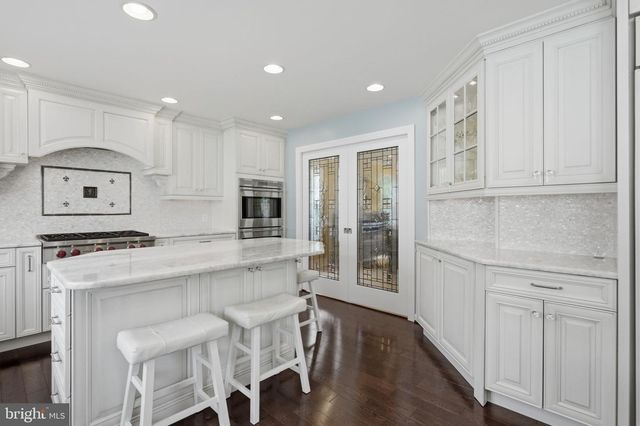 11 EQUESTRIAN LN, Cherry Hill, NJ 08003