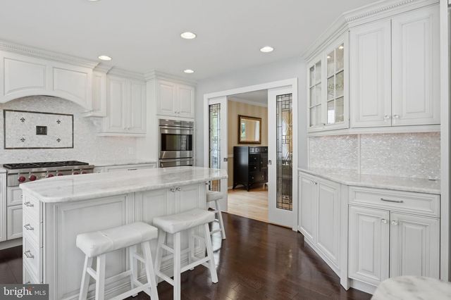 11 EQUESTRIAN LN, Cherry Hill, NJ 08003