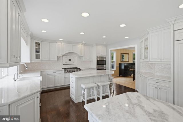 11 EQUESTRIAN LN, Cherry Hill, NJ 08003