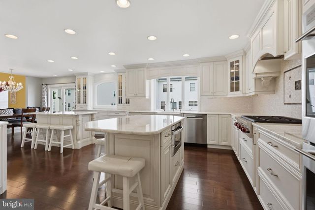 11 EQUESTRIAN LN, Cherry Hill, NJ 08003