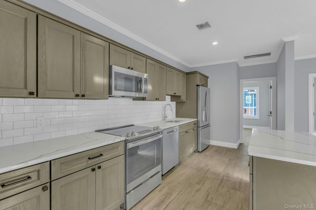 156 W Broadway 3, Port Jefferson, NY 11777