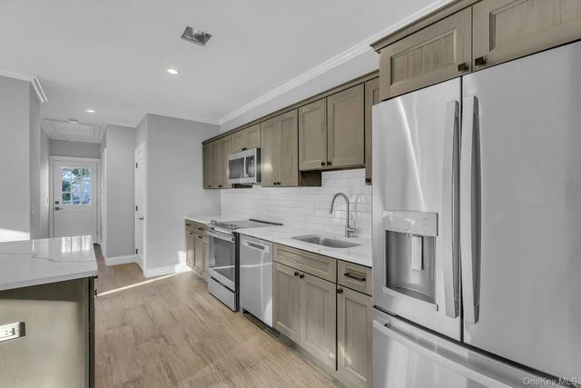 156 W Broadway 3, Port Jefferson, NY 11777