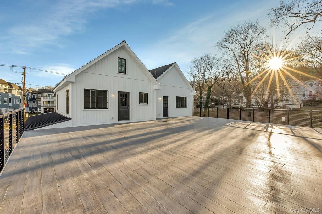 156 W Broadway 3, Port Jefferson, NY 11777