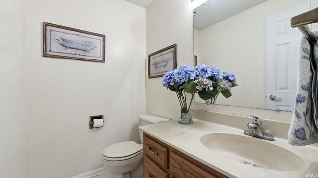 9521 Vista Park Drive, New Haven, IN 46774