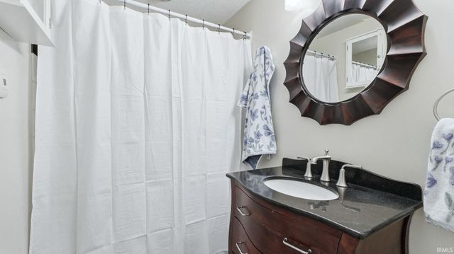 9521 Vista Park Drive, New Haven, IN 46774