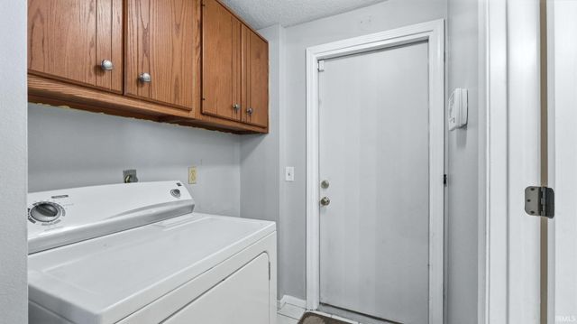 9521 Vista Park Drive, New Haven, IN 46774