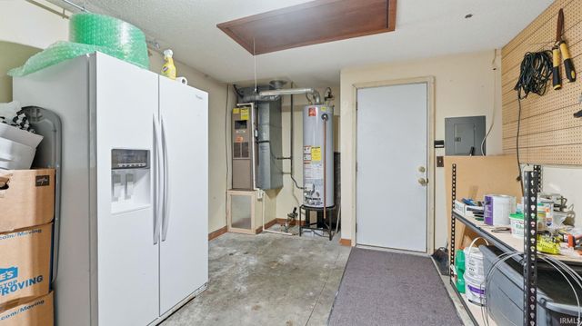 9521 Vista Park Drive, New Haven, IN 46774
