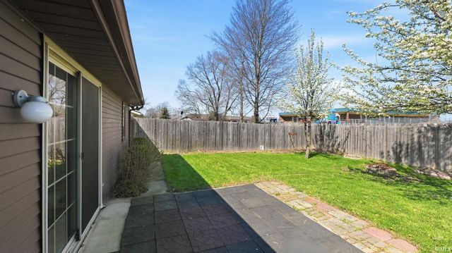 9521 Vista Park Drive, New Haven, IN 46774