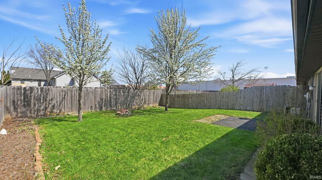 9521 Vista Park Drive, New Haven, IN 46774