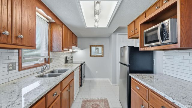 9521 Vista Park Drive, New Haven, IN 46774