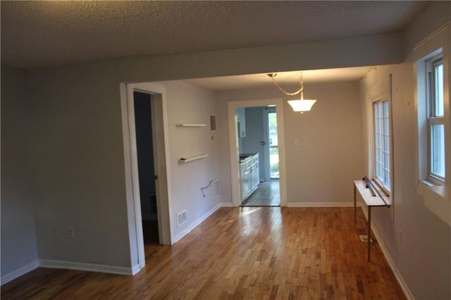 7811 Summit Street, Kansas City, MO 64114