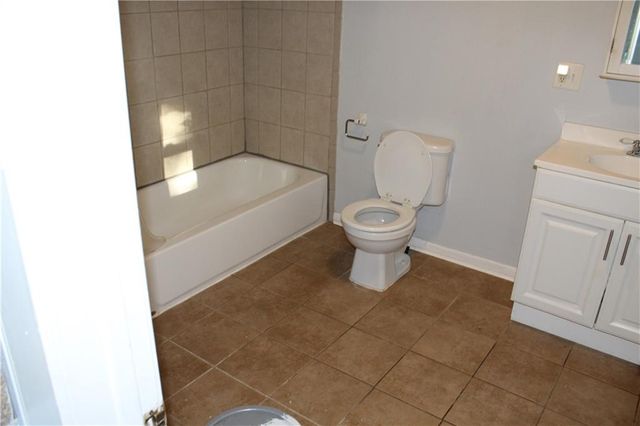 7811 Summit Street, Kansas City, MO 64114
