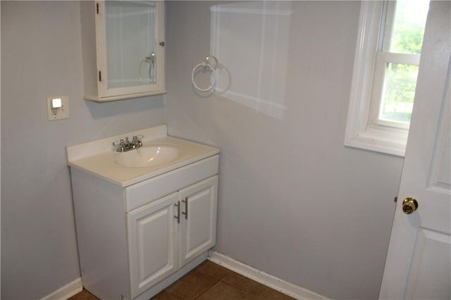 7811 Summit Street, Kansas City, MO 64114