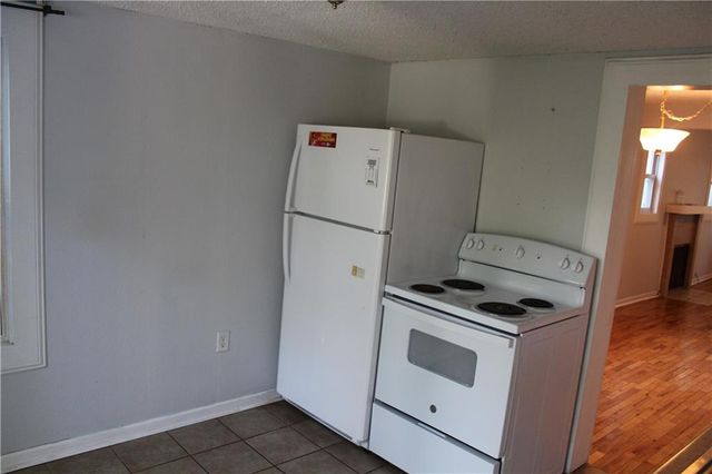 7811 Summit Street, Kansas City, MO 64114