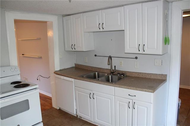 7811 Summit Street, Kansas City, MO 64114