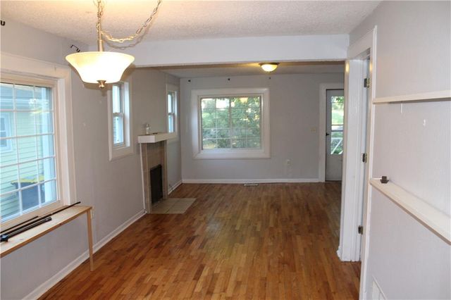 7811 Summit Street, Kansas City, MO 64114