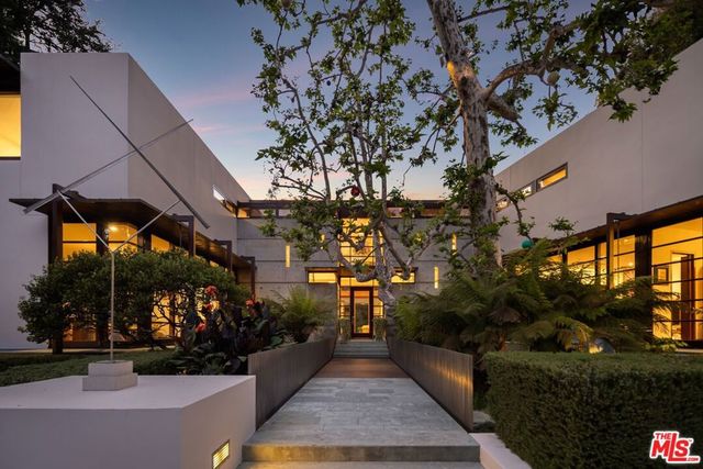 645 Tuallitan Road, Los Angeles, CA 90049