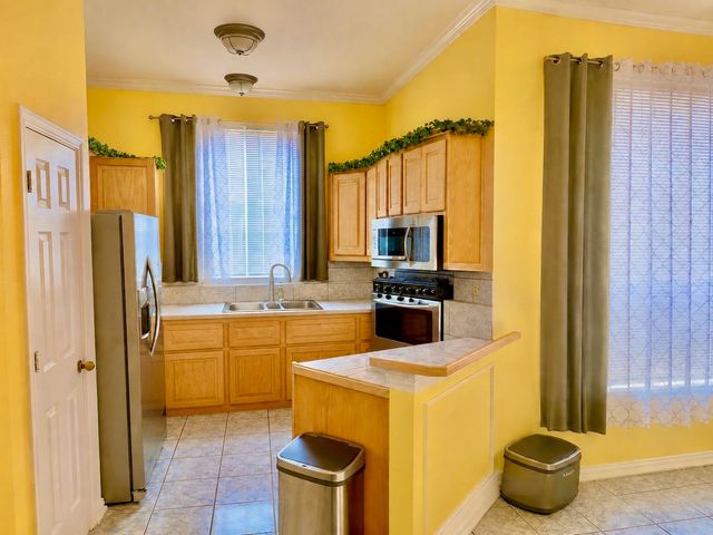 400 S Rockwall Avenue, Terrell, TX 75160