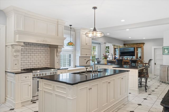 357 Wrights Crossing Road, Pomfret, CT 06259