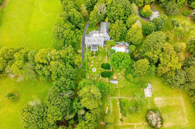 357 Wrights Crossing Road, Pomfret, CT 06259