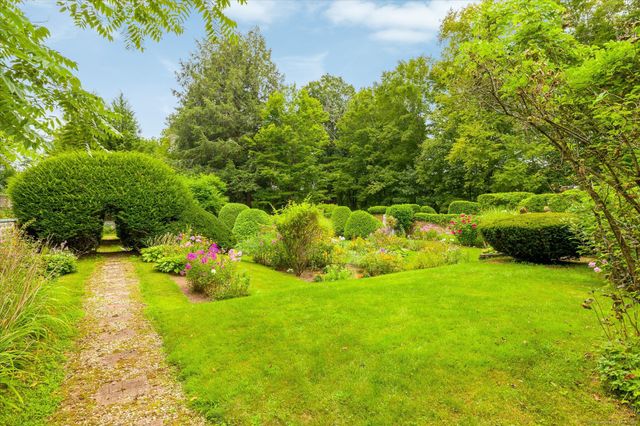 357 Wrights Crossing Road, Pomfret, CT 06259