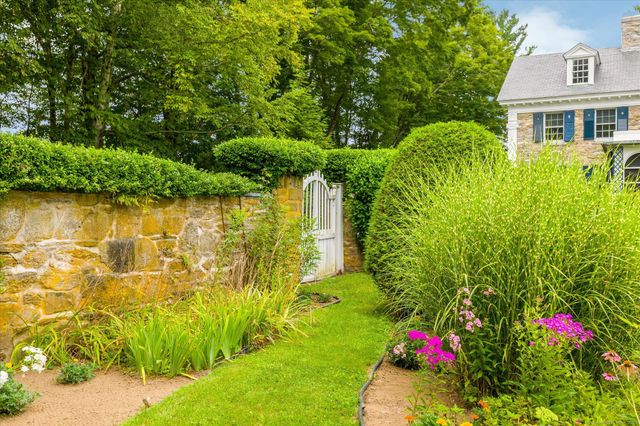 357 Wrights Crossing Road, Pomfret, CT 06259