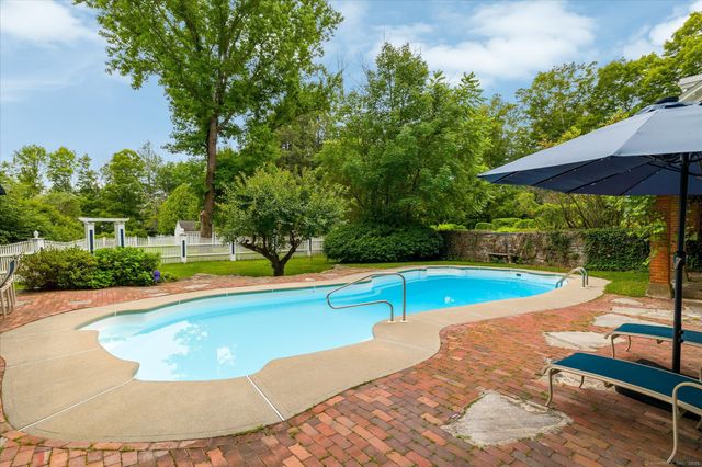 357 Wrights Crossing Road, Pomfret, CT 06259