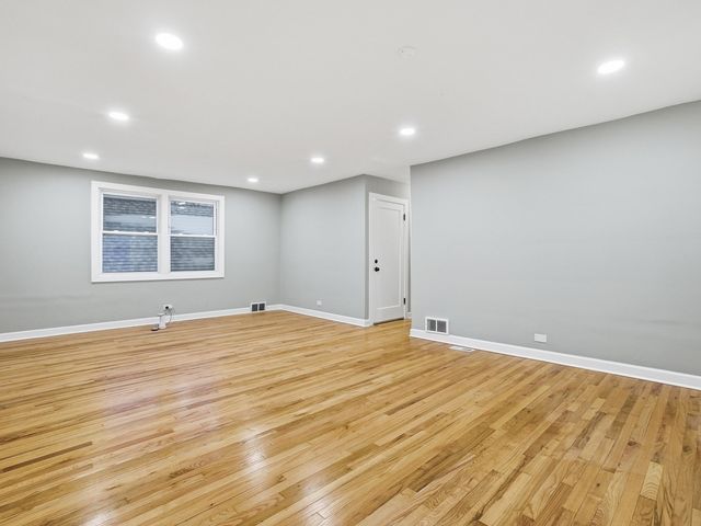 8011 S Dante Avenue, Chicago, IL 60619
