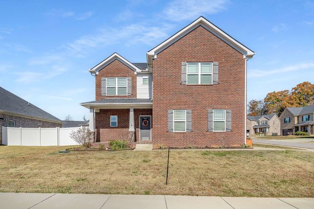 719 Reflections Ln, Pleasant View, TN 37146